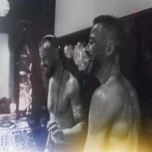 TOXIC TWINS
