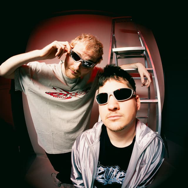 2hot2play